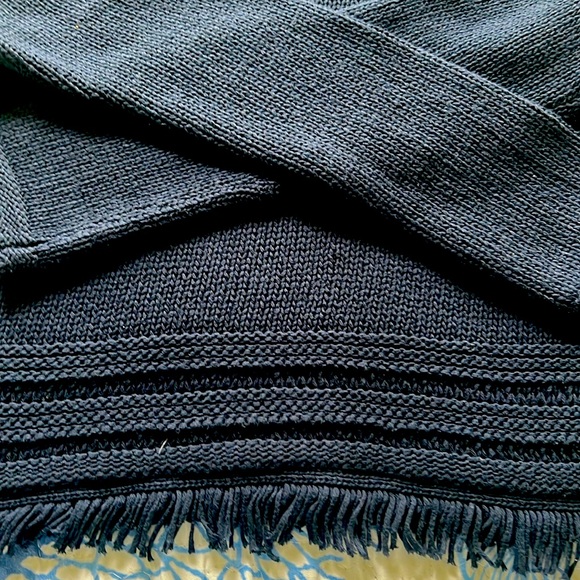 Navy blue sweater - Picture 2 of 6